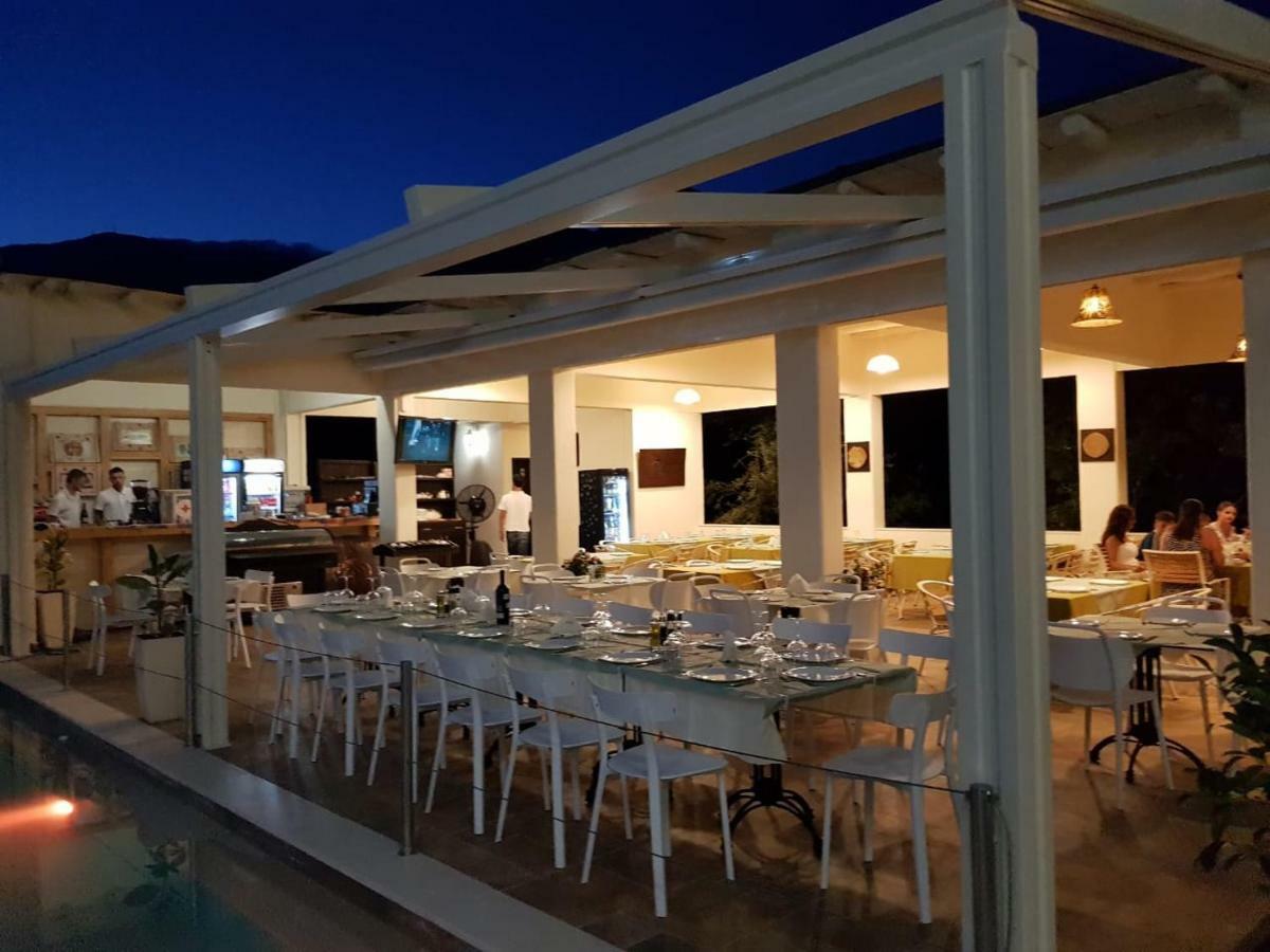Hotel Sarajet E Pashait 2 4*